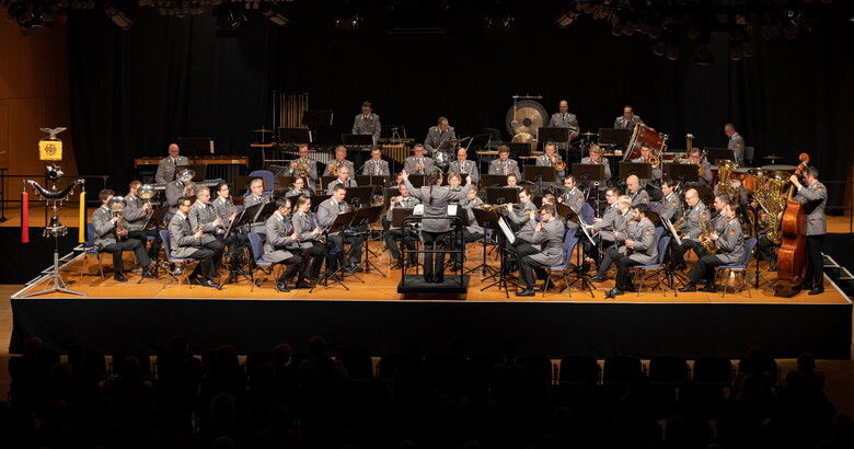 Stehende Ovationen im Gläser-Saal